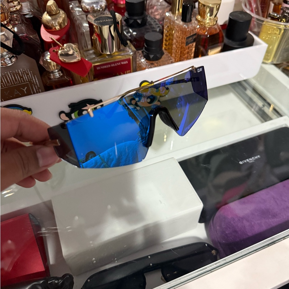Quay Sunglasses - Picture 7 of 8